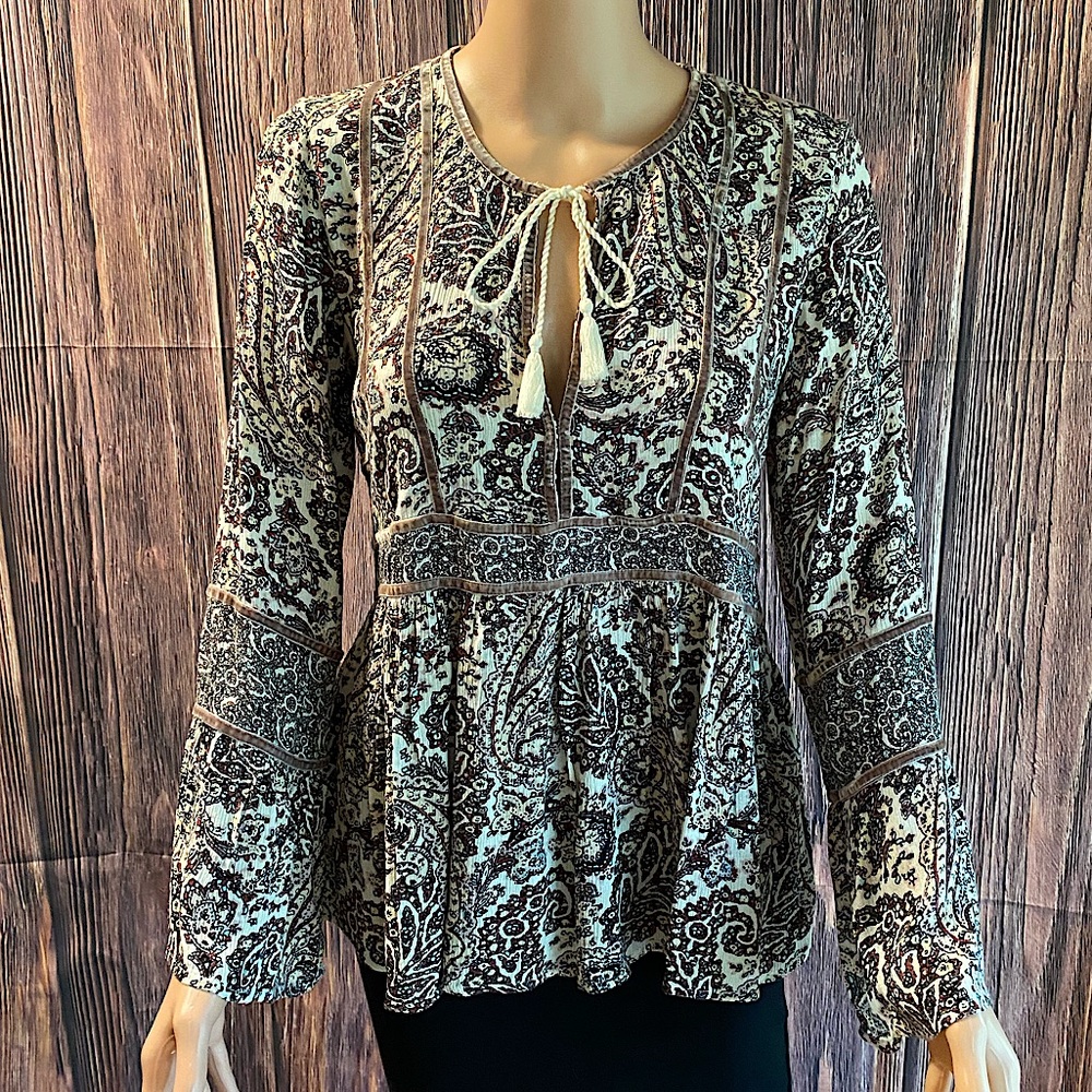 American Eagle Outfitters size small cream tan mauve paisley boho peasant
